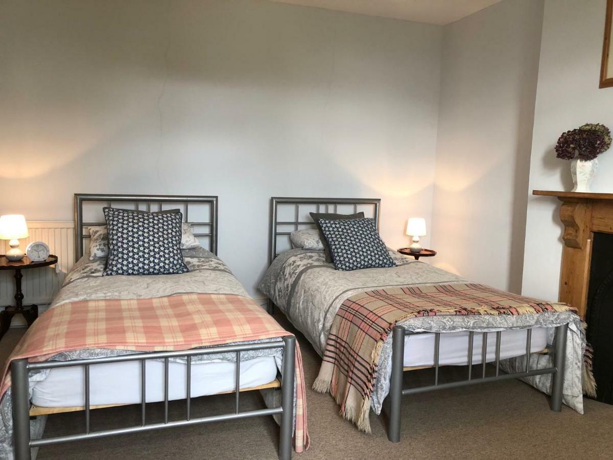 Cilwen Country House Bed And Breakfast Abernant Extérieur photo