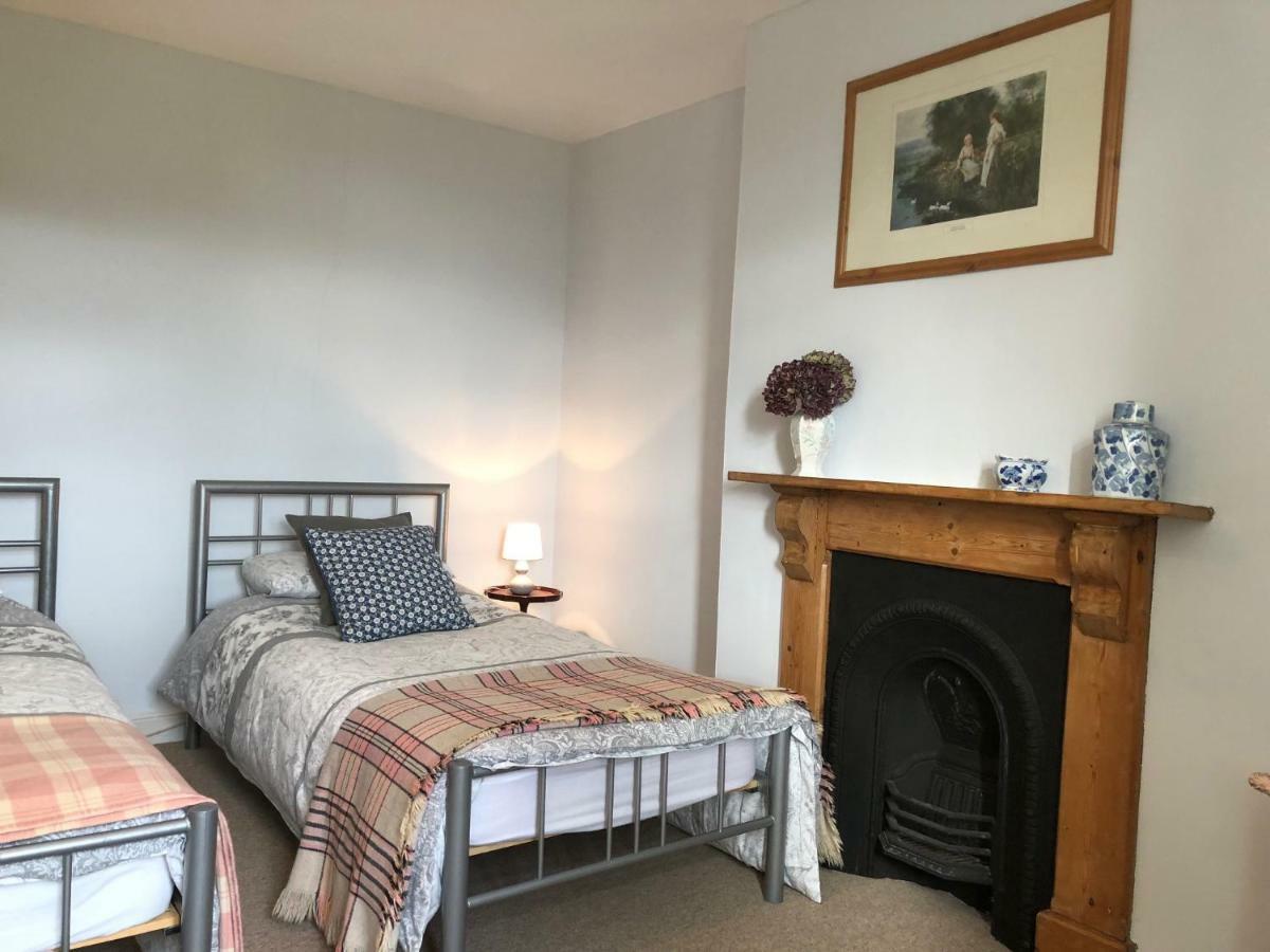 Cilwen Country House Bed And Breakfast Abernant Extérieur photo