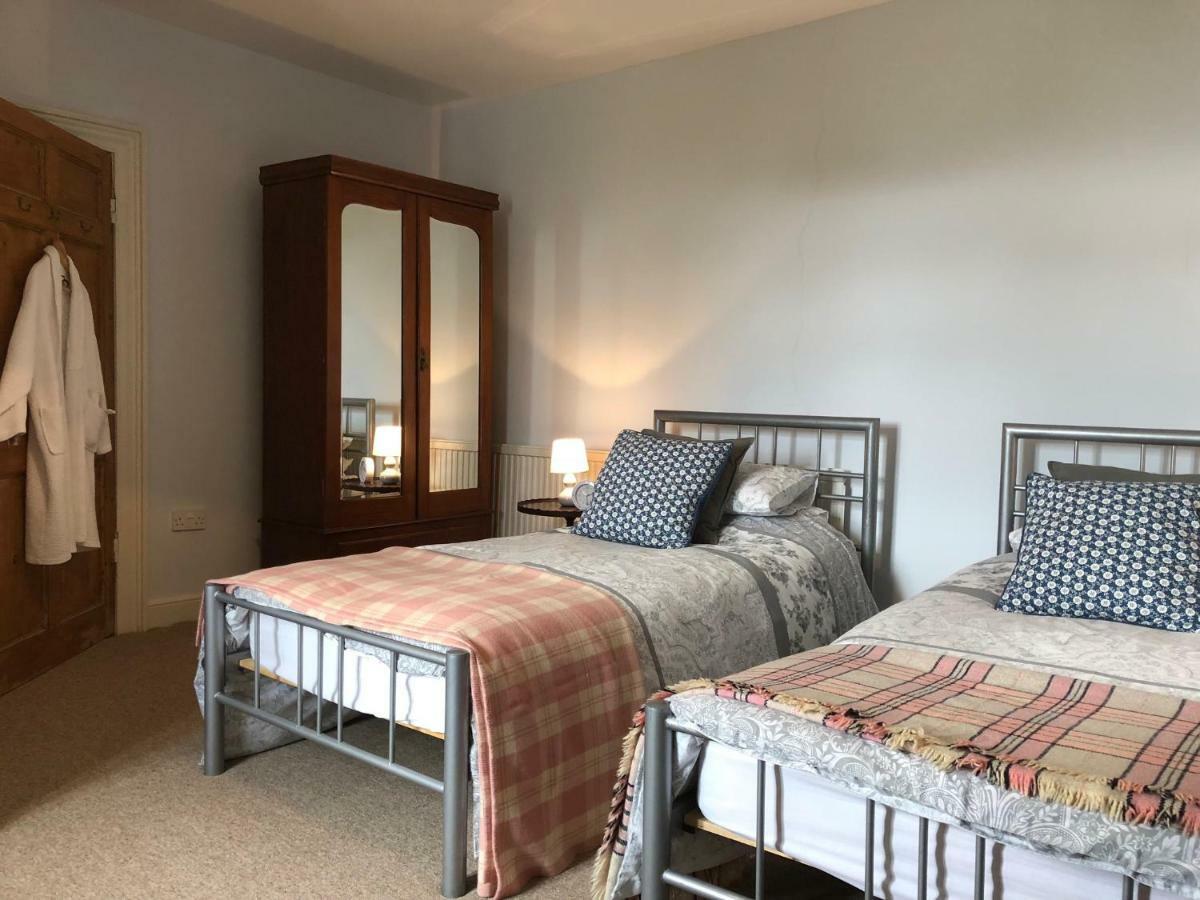Cilwen Country House Bed And Breakfast Abernant Extérieur photo